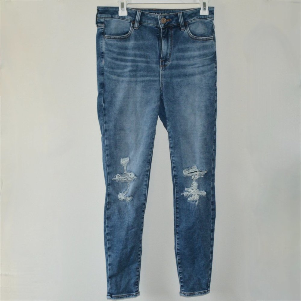 American Eagle high rise Jegging with ripped details